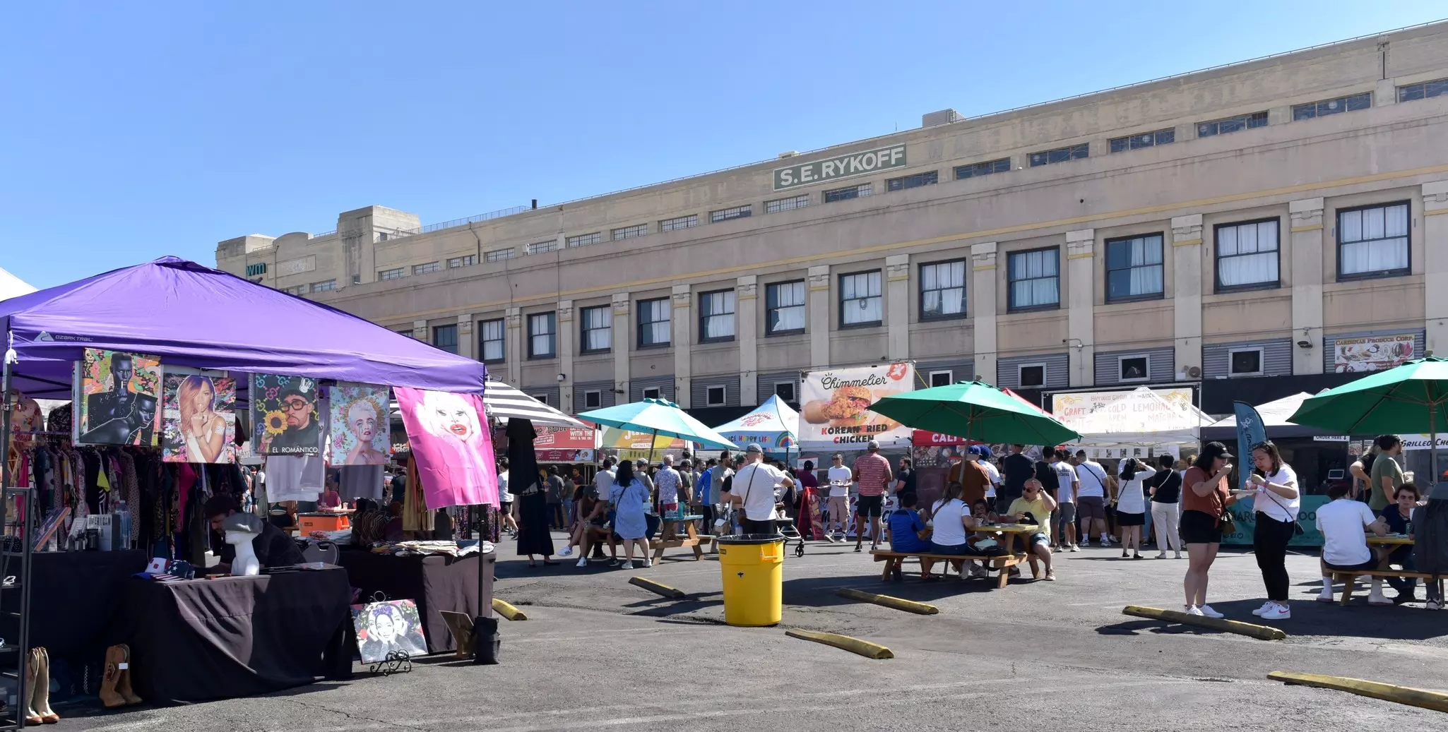 Food trucks in downtown LA