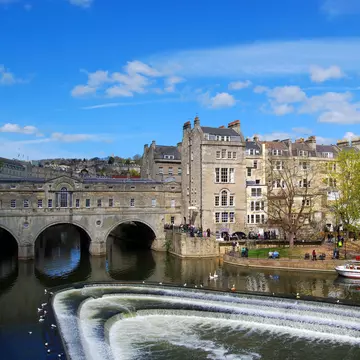 Pulteney Bridge in historical town of Bath, Somerset, England