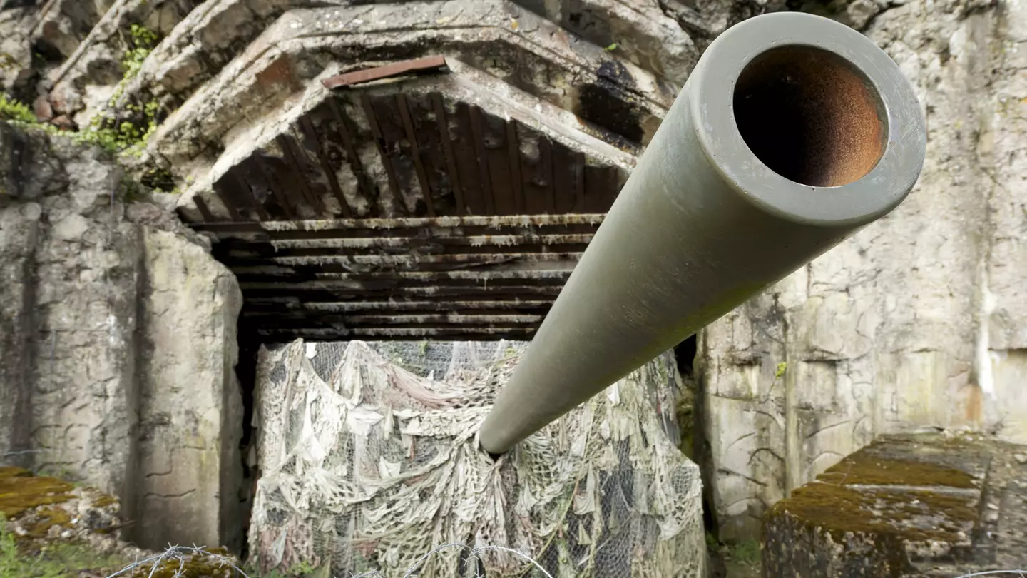 The Longues-sur-Mer Battery is a 150mm German artillery gun