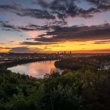 Sunrise Over the Cincinnati Skyline  License Type: media  Download Time: 2021-08-17T15:32:58.000Z  User: AMccarthy_lonelyplanet  Is Editorial: No  purchase_order: