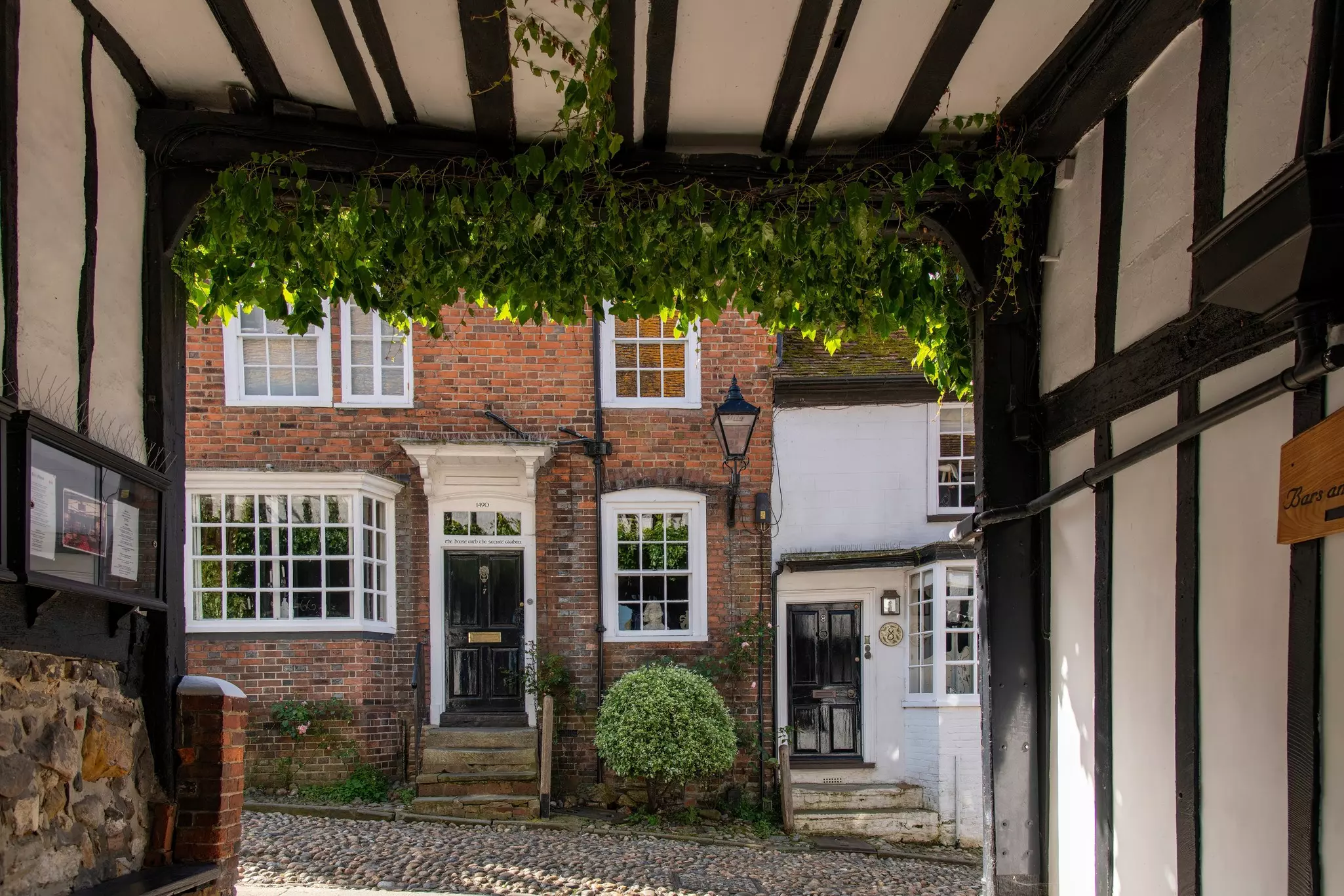 Cobbled passage alleyway under the Mermaid Inn building along Mermaid Street, Rye, East Sussex