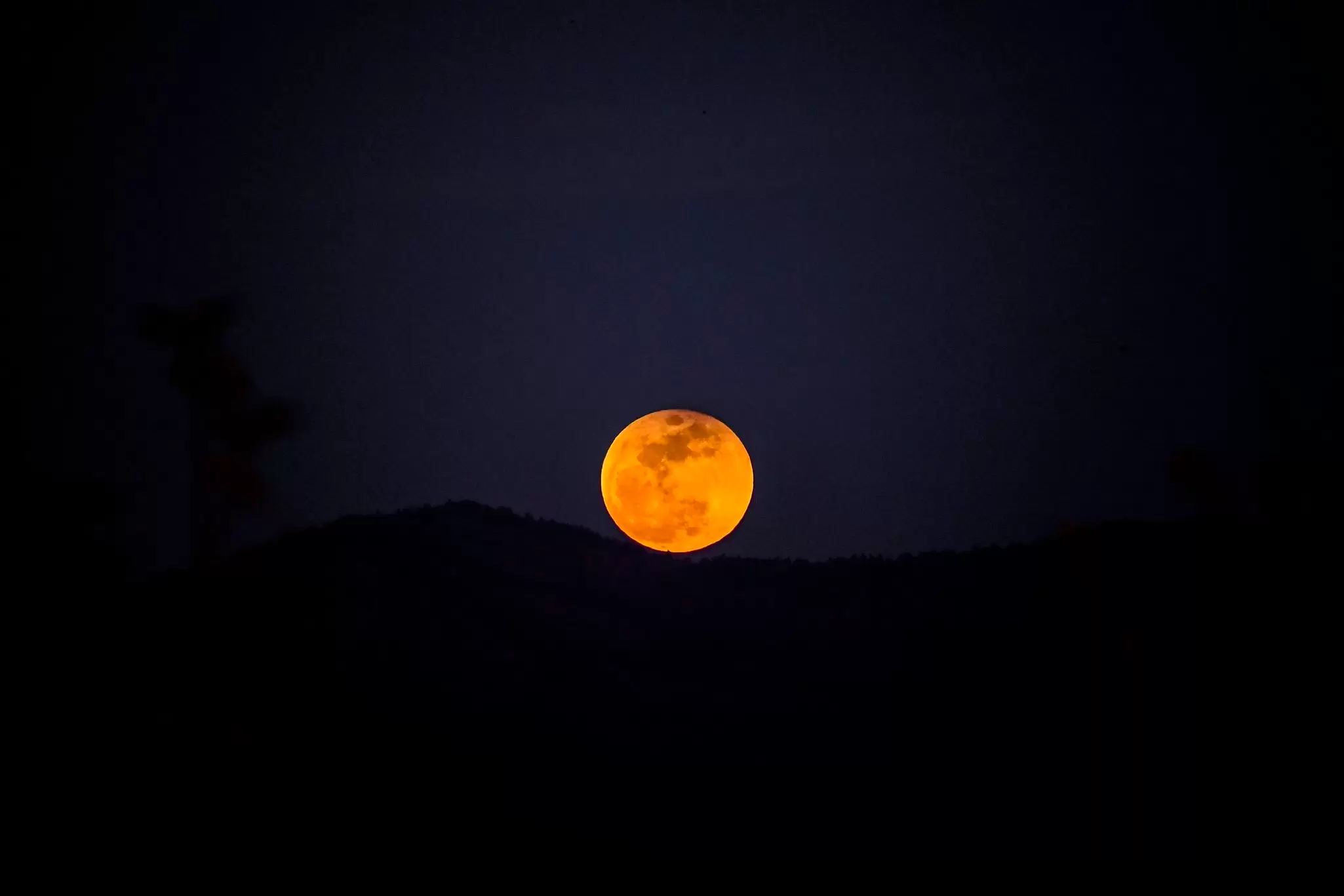 A super flower blood moon glowing in the sky over Turkey