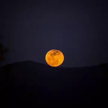 A picture taken on January 31, 2018 shows the moon rising behind a mountain during a lunar eclipse, referred to as the "super blue blood moon" near Syria-Turkey border at the Hassa district in Hatay..Stargazers across large swaths of the globe had the chance to witness a rare "super blue blood Moon" on January 31, 2018, when Earth's shadow bathed our satellite in a coppery hue. The celestial show was the result of the Sun, Earth, and Moon lining up perfectly for a lunar eclipse just as the Moon is near its closest orbit point to Earth, making it appear "super" large.. / AFP PHOTO / OZAN KOSE        (Photo credit should read OZAN KOSE/AFP via Getty Images)
912687132
Horizontal