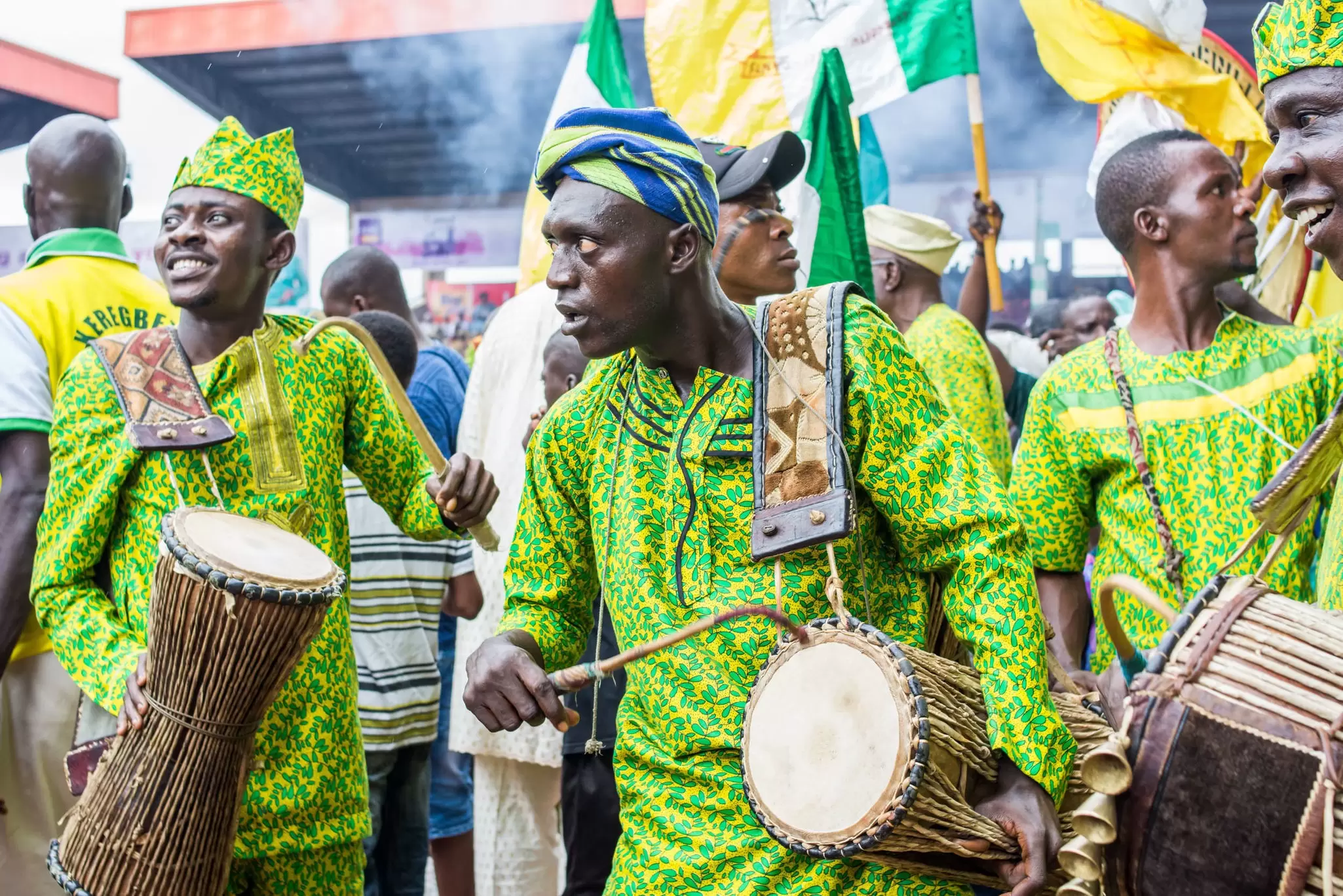 When traveling in Nigeria, do as the locals do: hunt for bargains © Ajibola Fasola / Shutterstock