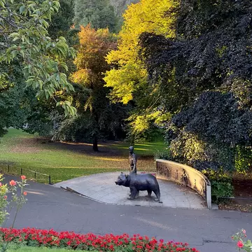 Wojtek the Soldier Bear memorial statue by Alan Herriot in Princes Street Gardens overlooked by Edinburgh Castle.