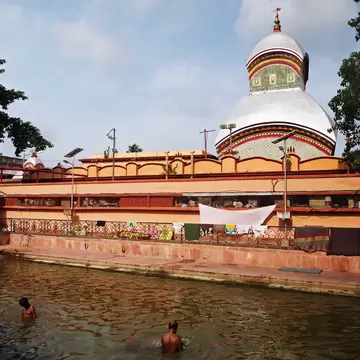 Bathing outside the Kalighat Kali Temple in Kolkata, West Bengal, India.