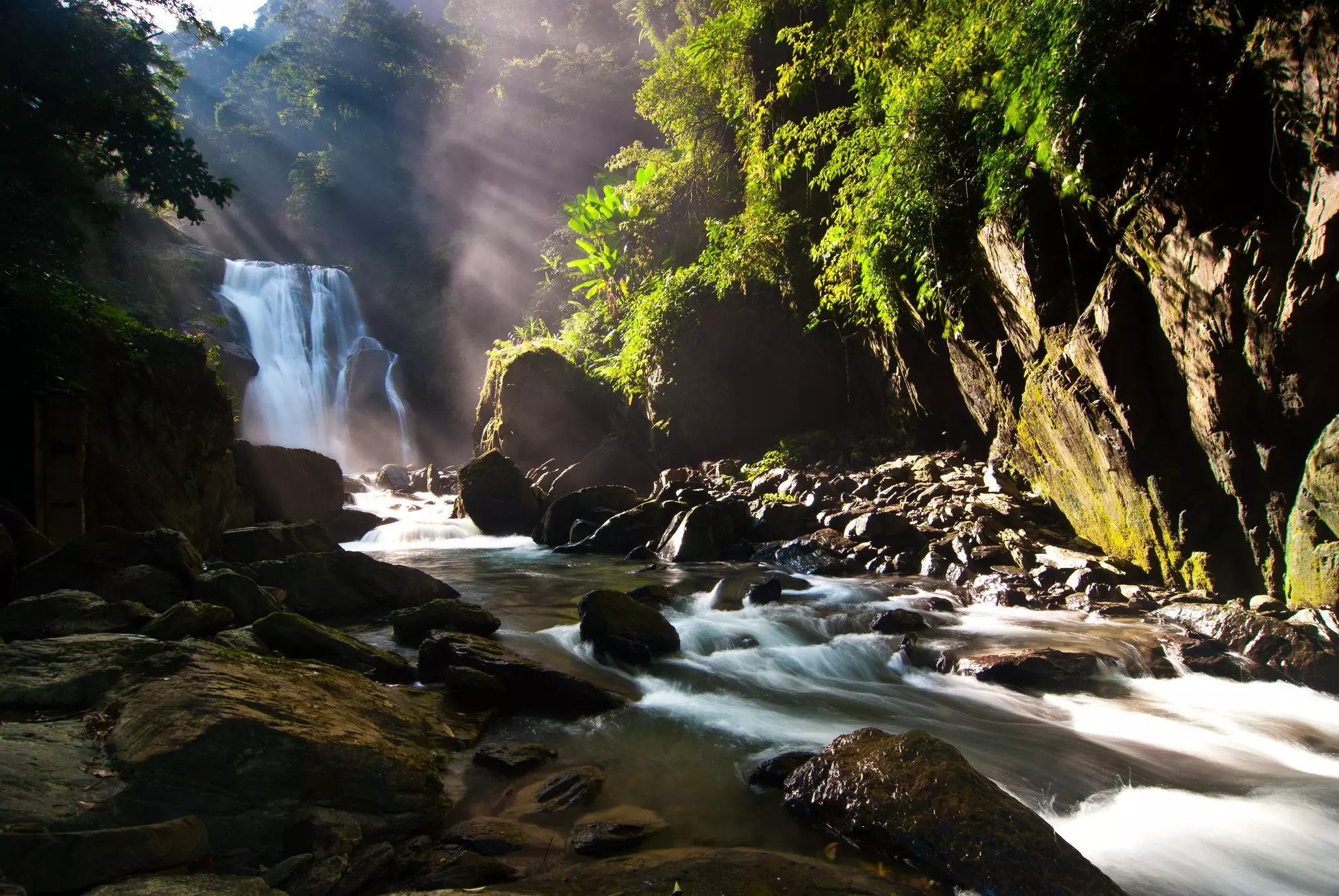 Just 30 minutes from Taipei, Wulai District is famous for its gushing waterfalls © SILENCE Photo / Getty Images