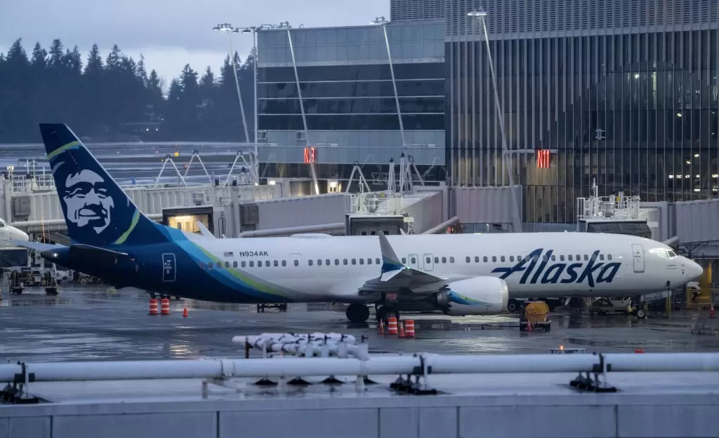 Some Boeing 737 MAX 9 airplanes have are grounded since a door plug fell out of an Alaska Airlines plane mid-flight © Stephen Brashear / Stringer / Getty Images