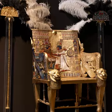 Golden Throne of Tutankhamun Replica – Genoa Exhibition golden throne is exhibited in Genoa, Italy.