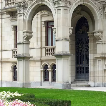 Exterior view of the Museo de Bellas Artes in Vitoria, Spain.