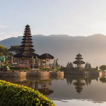 Pura Ulun Danu Bratan in Bali. Zen Wuak / Shutterstock
