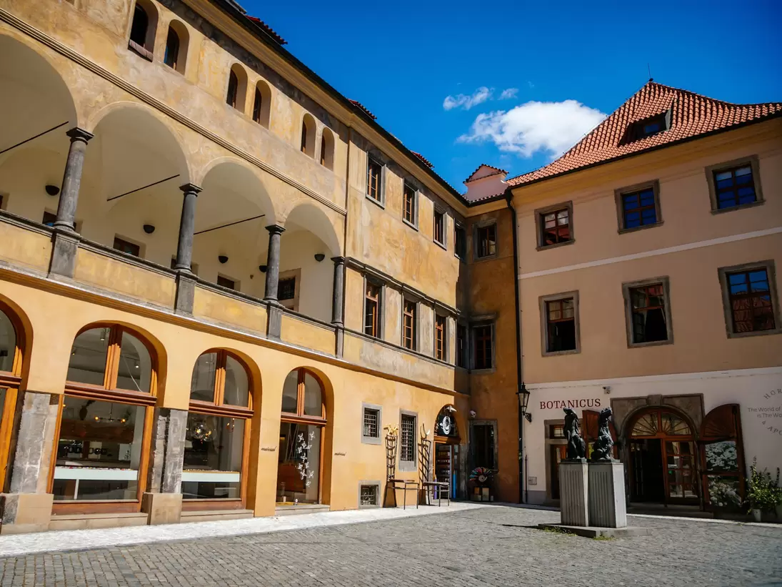 Tyn Yard (Tynský dvur), renaissance Granovský palace with its arcaded loggia, Ungelt, Old Town, Prague, Czech Republic.