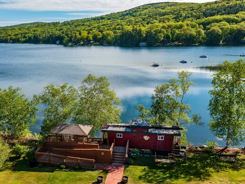 New Hampshire Newbury Lake Sunapee Visitor's Center, License Type: media, Download Time: 2026-04-10T17:16:23.000Z, User: Sarahstocking, Editorial: false, purchase_order: 65020 - Marketing or Sales - this includes sponsored articles, job: Digital , client: Summer in New Hampshire, other: Sarah Stocking