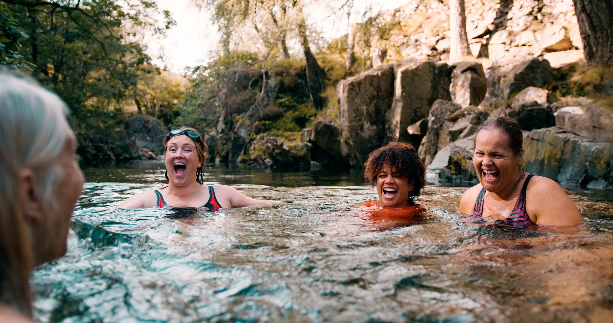 Cold plunging benefits include a dopamine rush, improved energy levels and laughter © SolStock / Getty Images