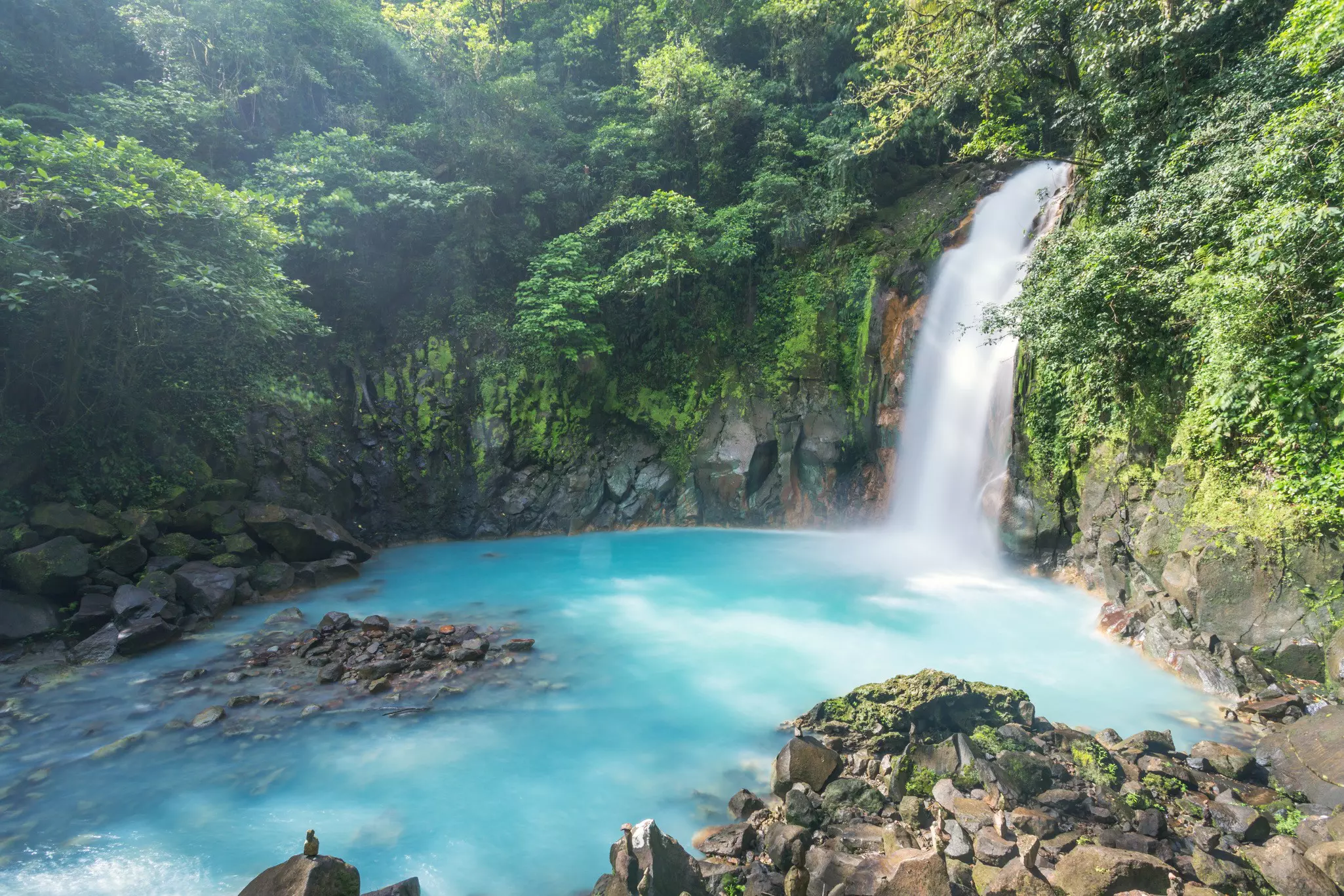 The Río Celeste includes stunning views of a waterfall