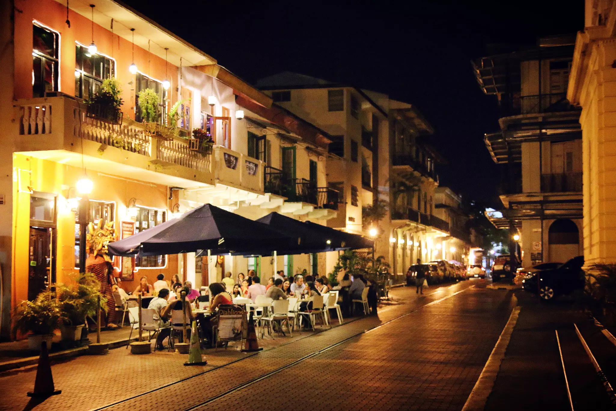 People dining at outside tables that line the street in Panama City's old quarter