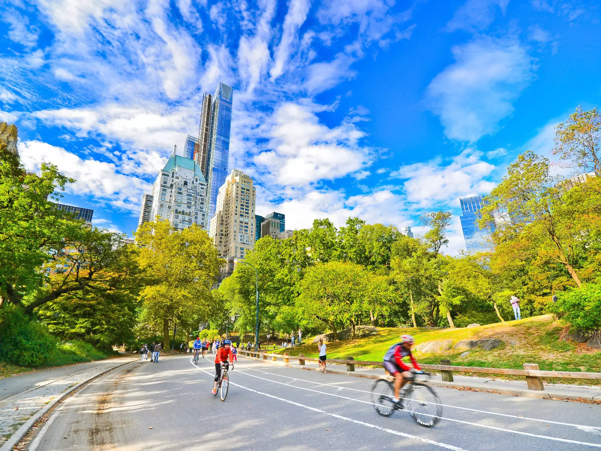 Endorphins are guaranteed on a run among NYC's most iconic sights. Here are the 6 best routes to tackle. 
