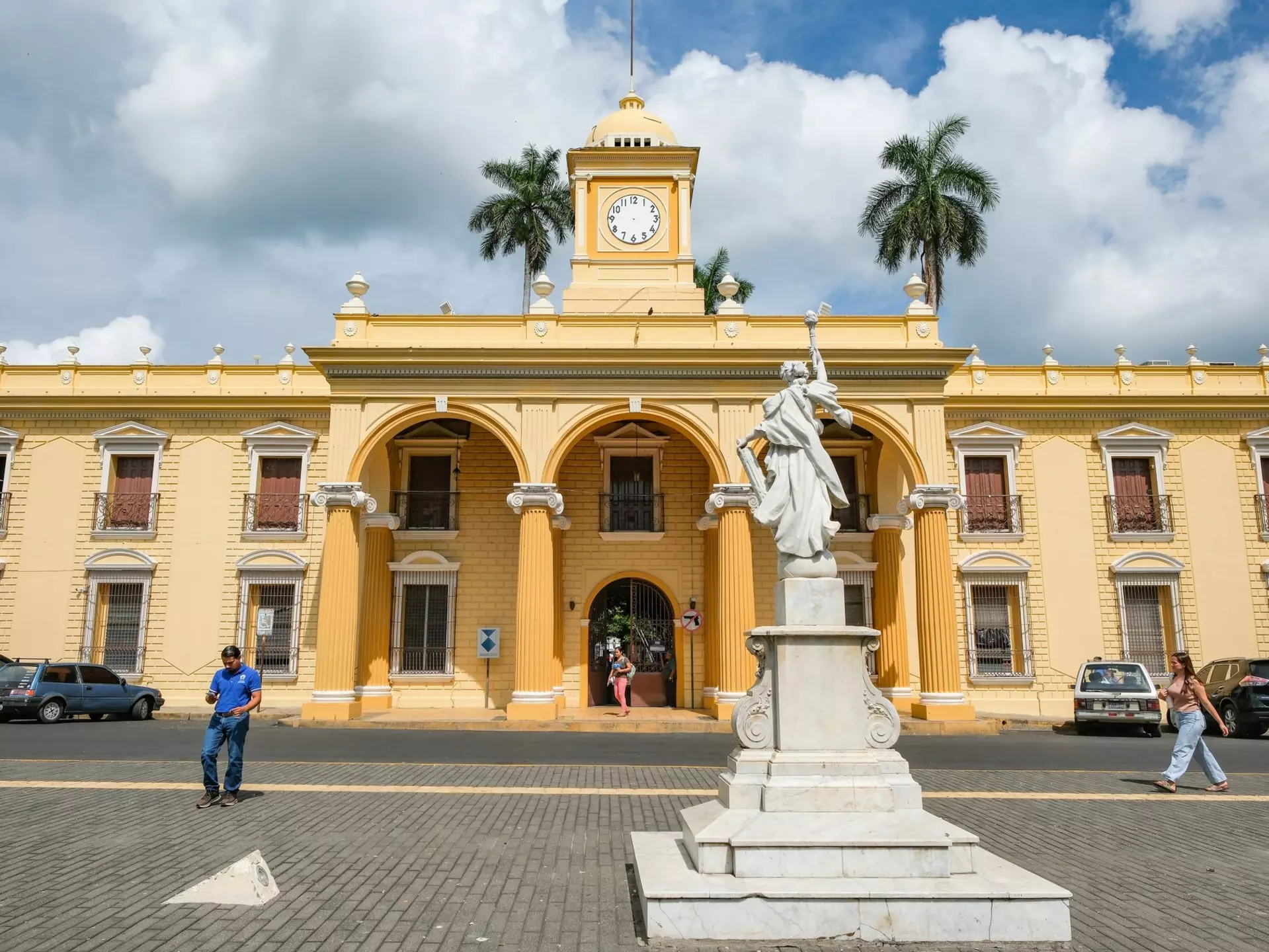 Parque Libertad in the center of Santa Ana, El Salvador. Oscar Espinosa/Shutterstock