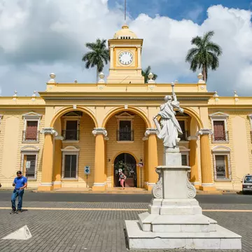 Parque Libertad in the center of Santa Ana, El Salvador. Oscar Espinosa/Shutterstock