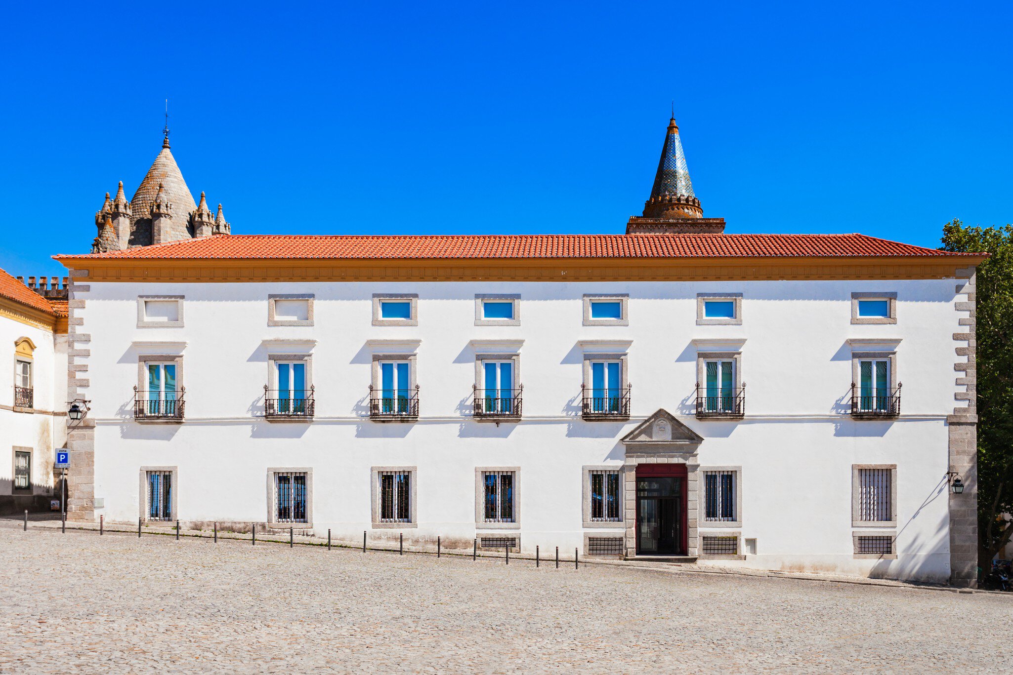 Exterior view of the Museu Nacional Frei Manuel do Cenáculo on a sunny day in Évora, Portugal.