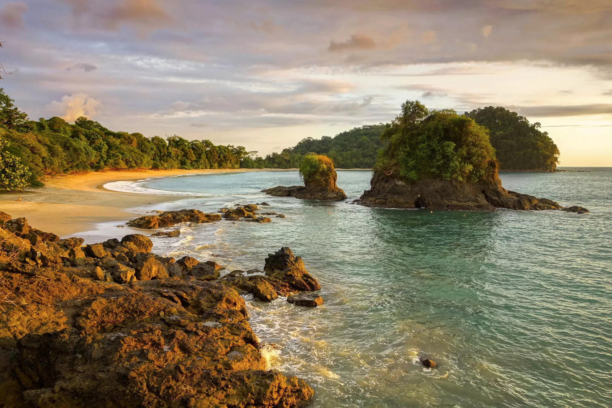 Landscape of Playa Espadilla Beach in Manuel Antonio National Park