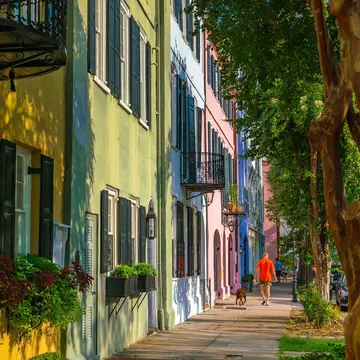 As you take in Charleston’s historic charm, consider the city’s deep entanglement with the international trade in enslaved people © f11photo / Shutterstock