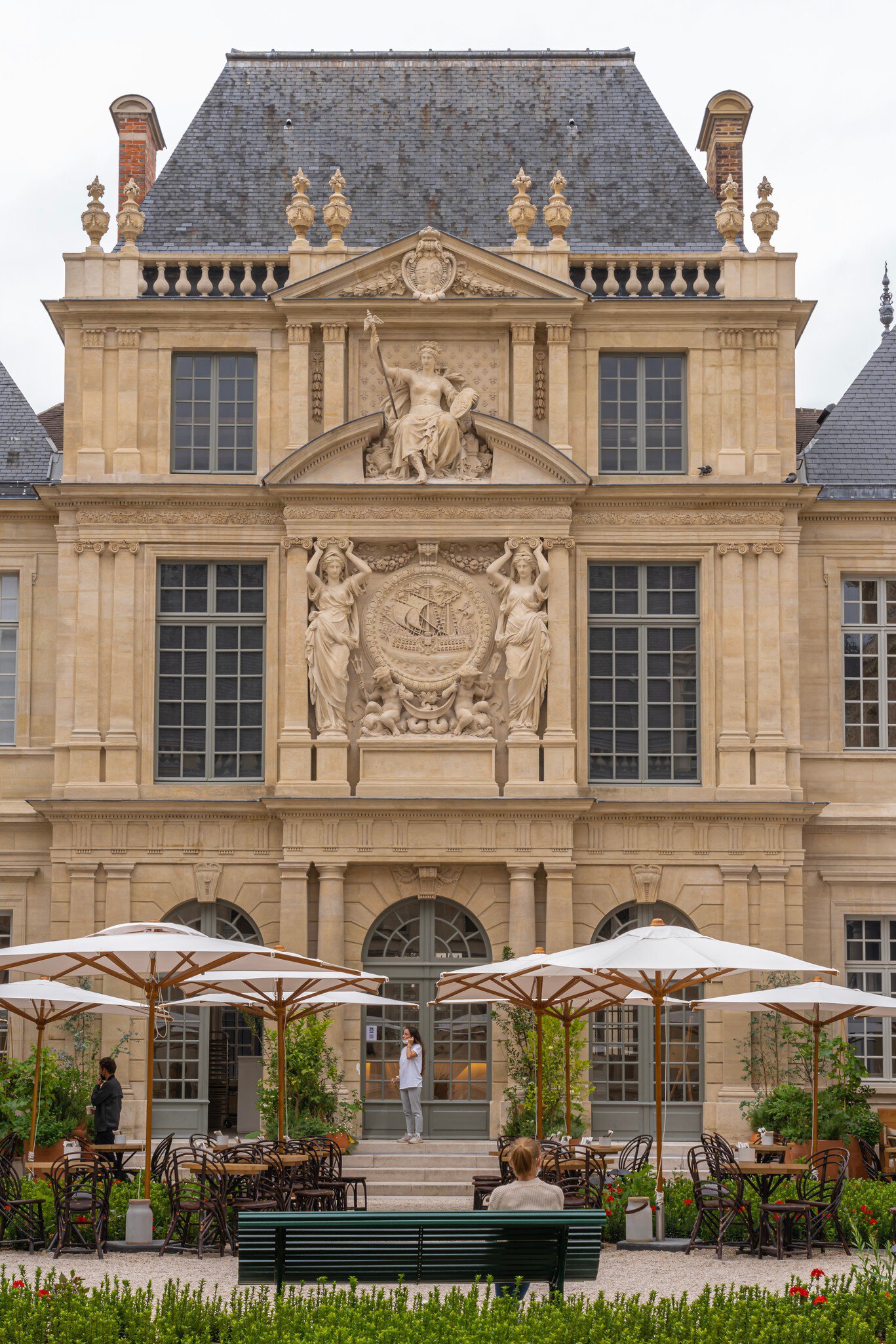 View from the inner courtyard of the Carnavalet Museum facade.