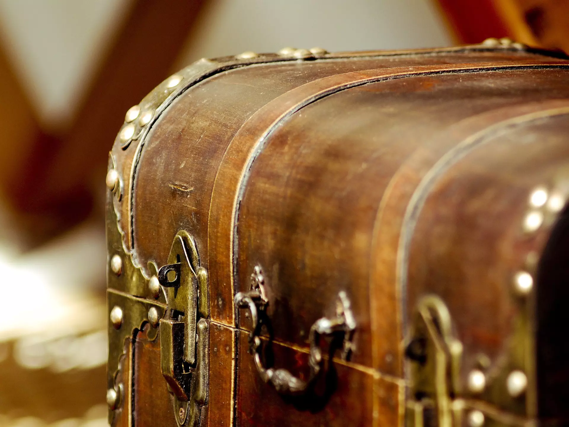 Wooden treasure chest.
98664142