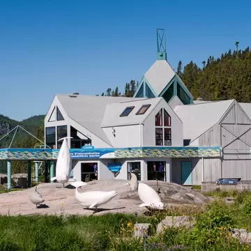Exterior view of the Centre d’In­terprétation des Mammifères Marins (the Marine Mammal Interpretation Center) in Québec, Canada.