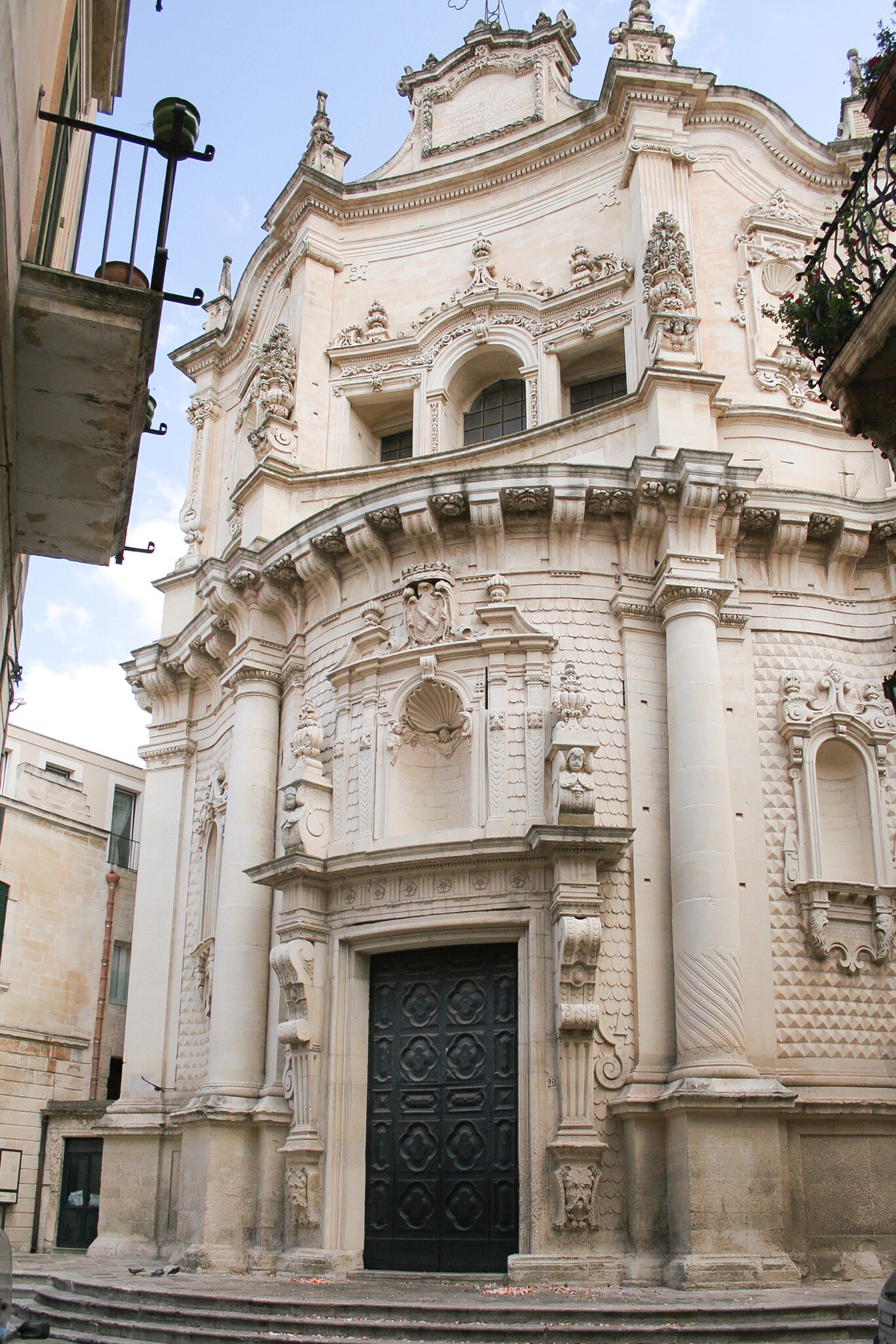 Admiring the exteriors of San Matteo baroque church in Lecce, Italy.
