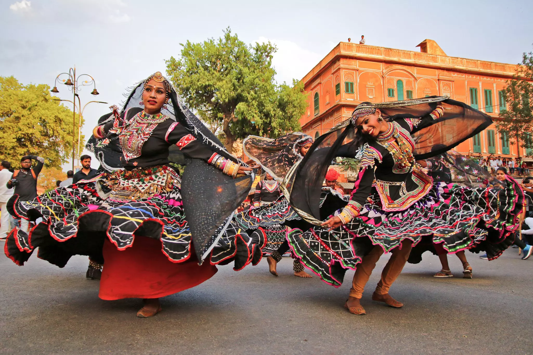 Celebrate spring at the Gangaur Festival  © Vishal Bhatnagar / NurPhoto / Getty Images