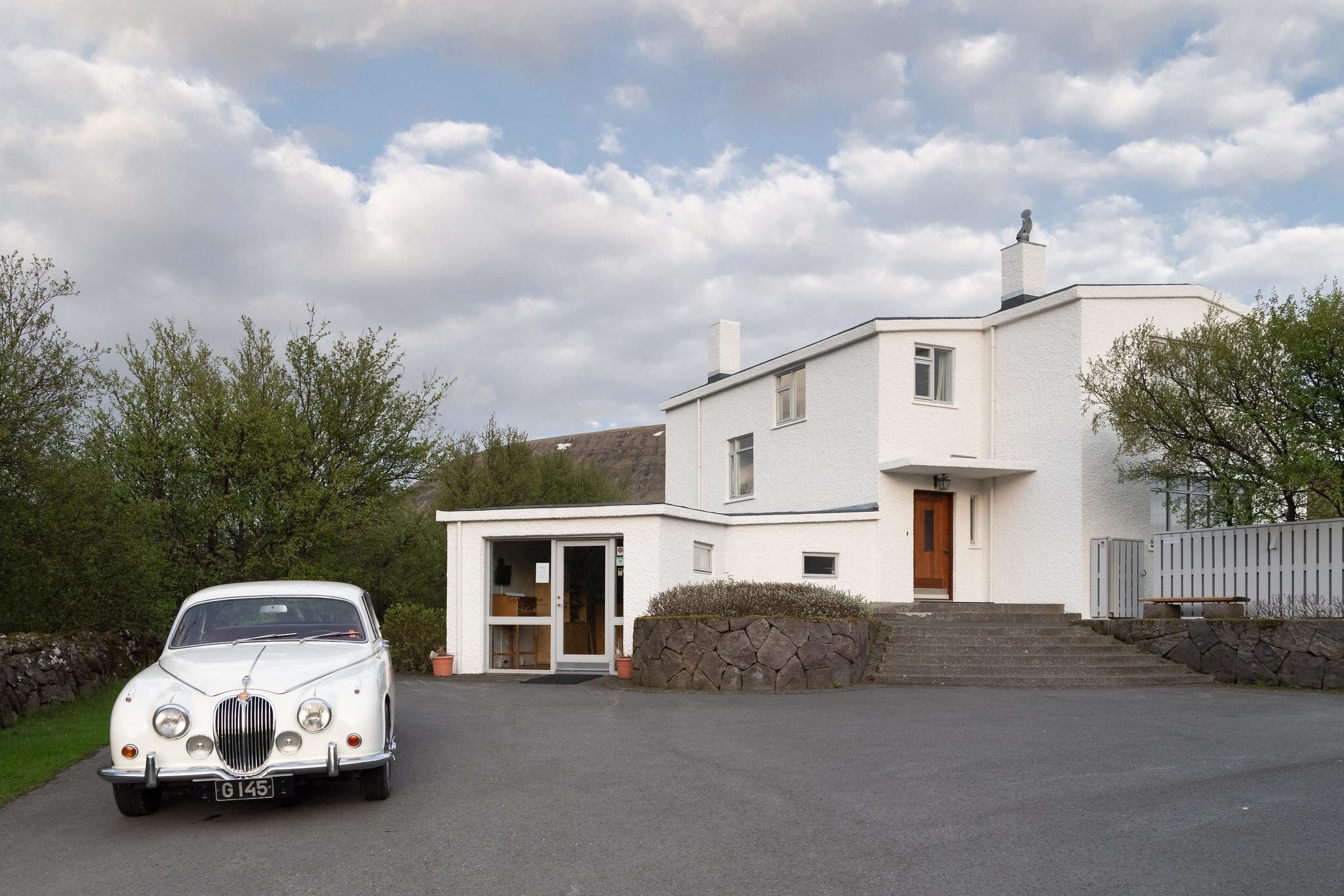 2WEN0E3 Jaguar and house of Nobel Prize winner Halldor Laxness, Gljufrasteinn-Laxness Museum, Mosfellsdalur, Iceland
2WEN0E3
Iceland, Jaguar, Winner, of, the, Nobel, Prize, for, Literature, attraction, building, culture, deserted, heritage, building, house, museum, Iceland, Jaguar, Winner, of, the, Nobel, Prize, for, Literature, attraction, building, culture, deserted, heritage, building, house, museum, museum, building, tourist, attraction, Big, cat, Icelandic, Nobel, prize, winner, Northern, Europe, literature, Europe, Feliformia, predatory, cat, Predator, Mammal, wild, animal, animal, natural, environment, wildlife, wildlife, photography
**RIGHTS MANAGED** Uploaded for use on the LP app -- Jaguar and house of Nobel Prize winner Halldor Laxness, Gljufrasteinn-Laxness Museum, Mosfellsdalur, Iceland
