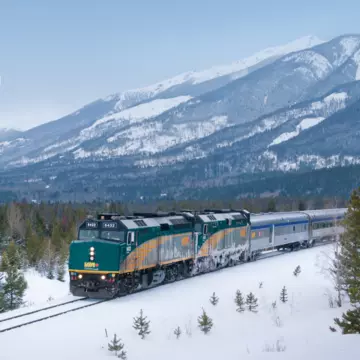 Crossing the Canadian Rockies by train © Via Rail