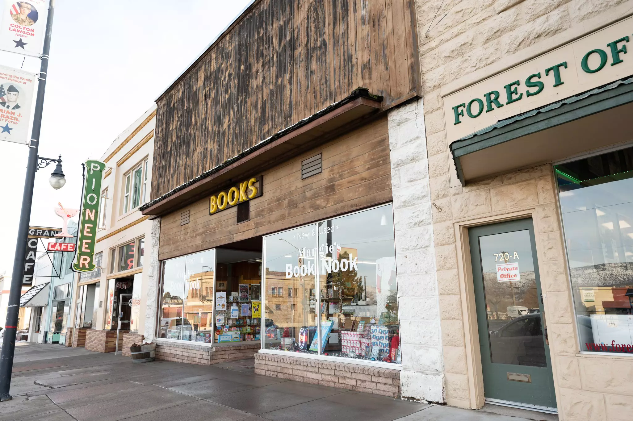 With its location in the Shasta Cascades region, Margie’s Book Nook often caters to outdoor adventurers. © Rachel Wilson/Lonely Planet