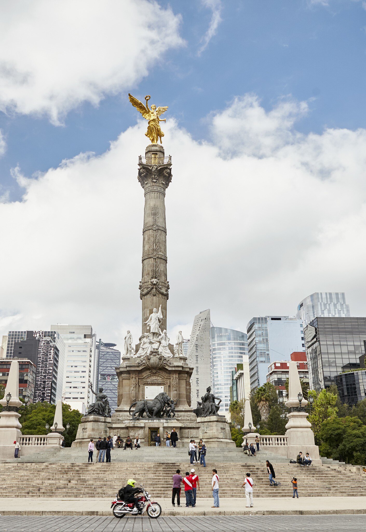 View of the Monumento a la Independencia, known as 'El Ángel' on Paseo de la Reforma in Mexico City.
