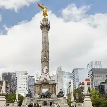 View of the Monumento a la Independencia, known as 'El Ángel' on Paseo de la Reforma in Mexico City.