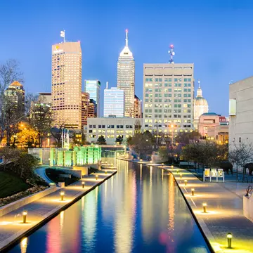 Downtown Indianapolis reflecting on the canal at dusk © John J. Miller Photogrpahy / Getty Images