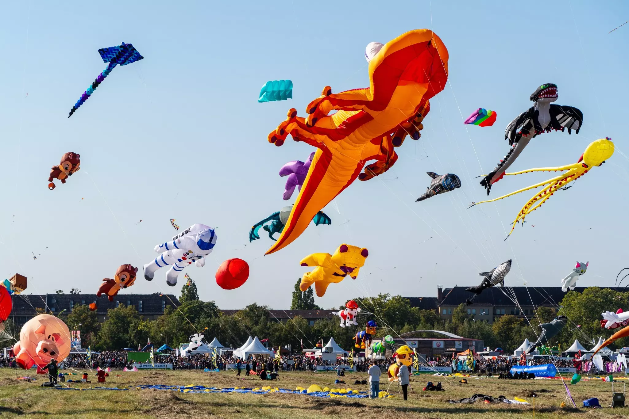 Berlin Germany September 27, 2025: The 12th Giant Kite Festival takes place at Tempelhofer Feld. 100,000 spectators attend the international spectacle., License Type: media, Download Time: 2025-11-14T08:35:48.000Z, User: Norma.PrauseBrewer_LonelyPlanet, Editorial: true, purchase_order: 56530 - Guidebooks, job: Global Publishing WIP, client: sheetmap-sm-Berlin, other: Norma Brewer