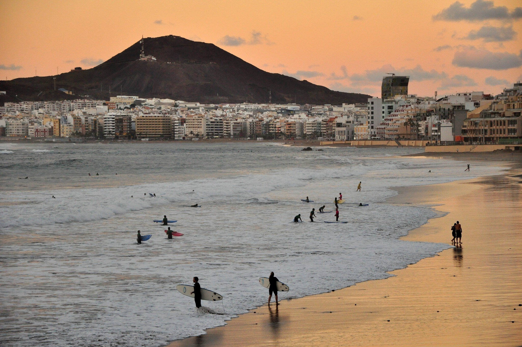 Sunset in Las Palmas de Gran Canaria. Surfers enjoying city beach.  License Type: media  Download Time: 2024-06-24T04:59:25.000Z  User: meg3348277  Is Editorial: No  purchase_order: 56530
