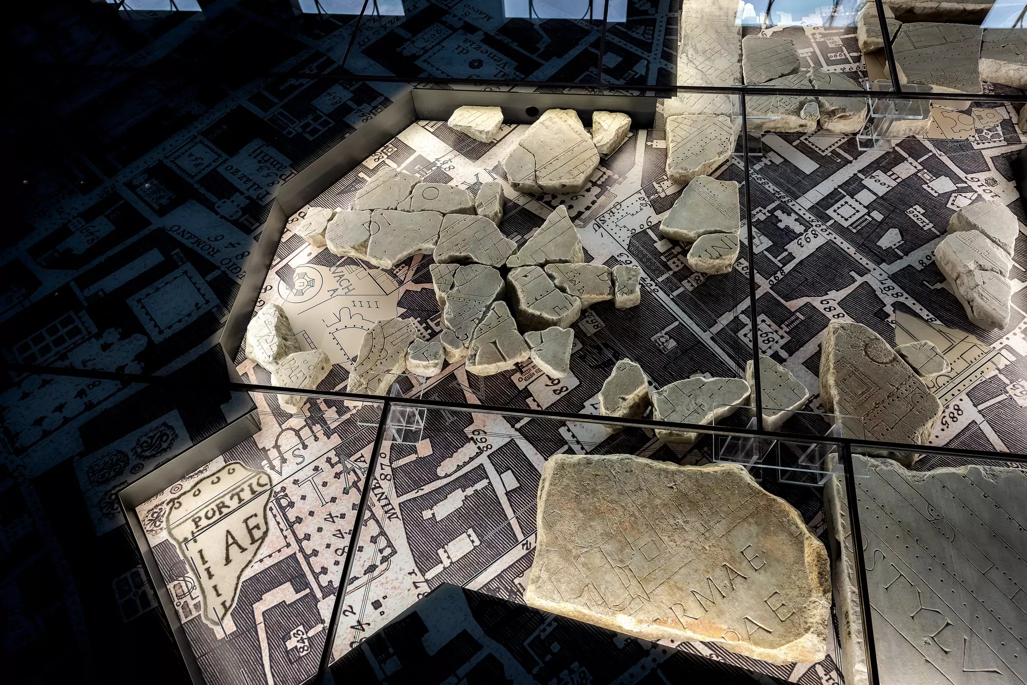 Remaining fragments of the Forma Urbis Romae, the marble map of ancient Rome engraved between 203 CE and 211 CE © Stefano Montesi / Corbis / Getty Images