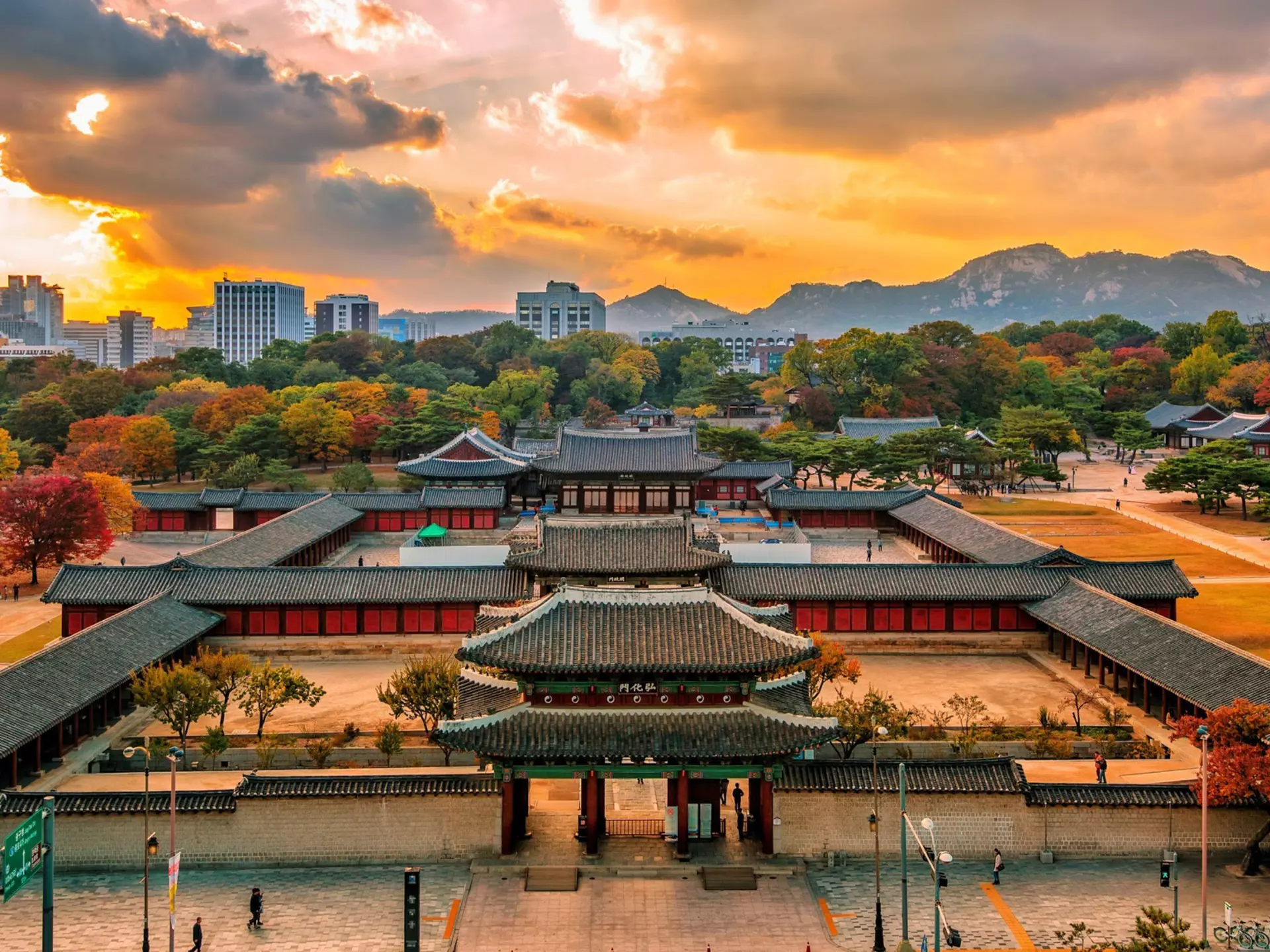 Seoul's Changgyeonggung grand palace in fall. sayan uranan/Shutterstock