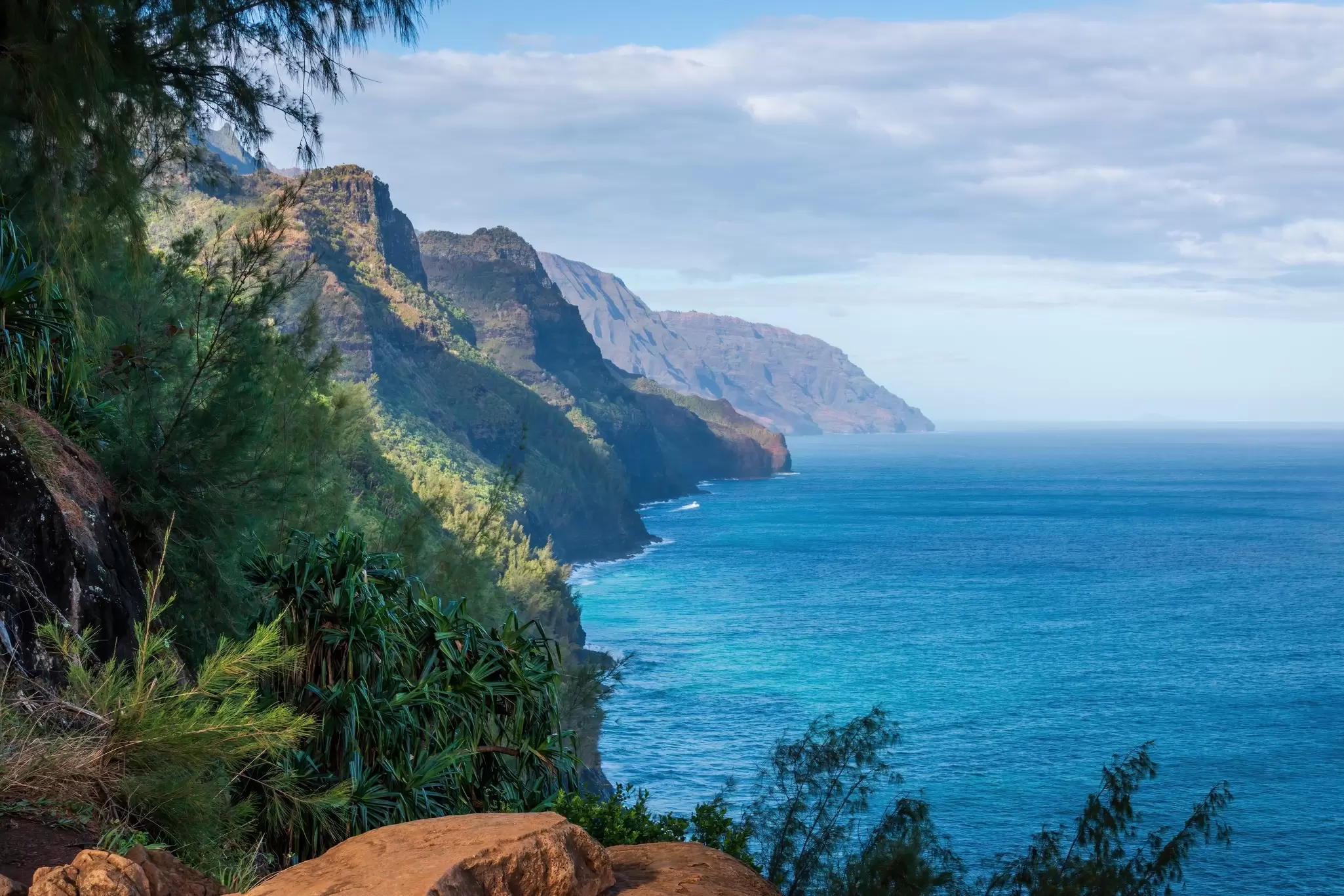 The Nāpali Coast of Kauaʻi, Hawai‘i. A. Emson/Shutterstock