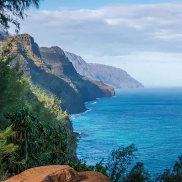 The Nāpali Coast of Kauaʻi, Hawai‘i. A. Emson/Shutterstock