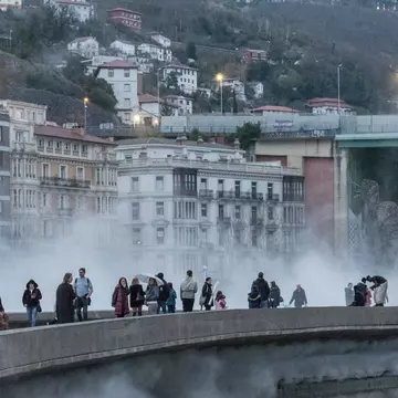 A foggy day on the Nervión River, Bilbao. Andy arg Gonzalez/Shutterstock