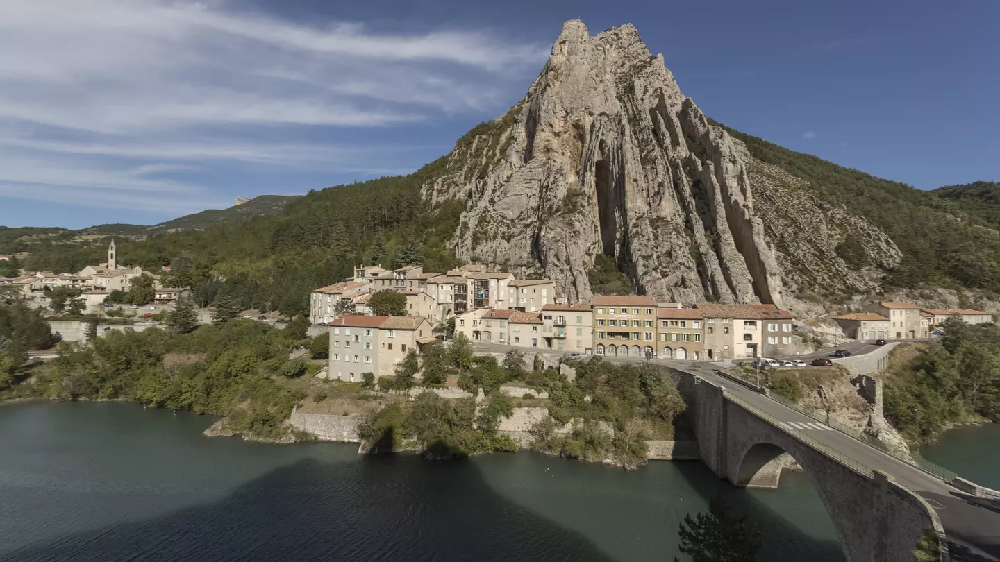 Lonely Planet Magazine, Issue 114, June 2018, France, Route Napoleon
The Durance River flows through the town of Sisteron.