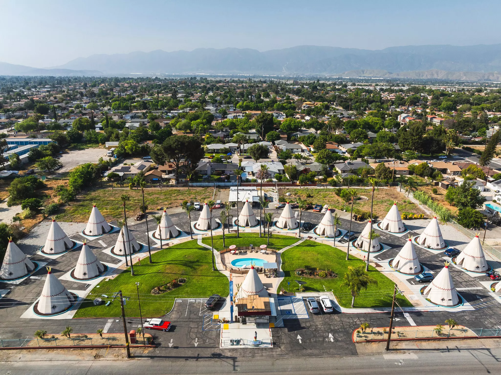 White concrete tipis in a semicircle at the Wigwam Motel in San Bernardino