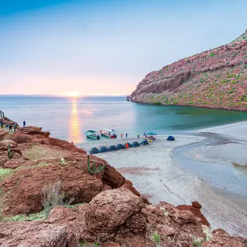 Camping on the beach at Espiritu Santo at sunset. MIGUEL ZETTER LOPEZ/Shutterstock