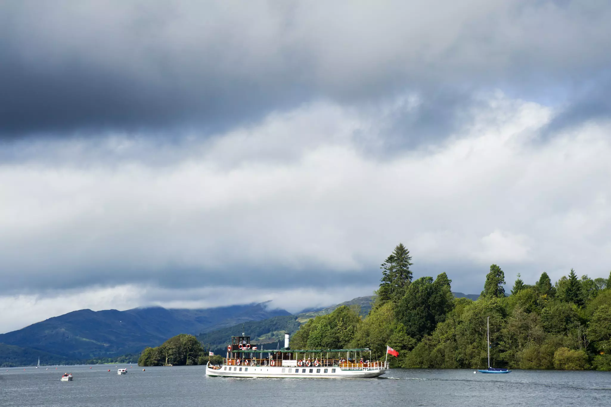 The Lakes District, Perfect trip Pleasure steamer on Lake Windermere.