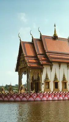 Wat Plai Laem in Koh Samui, Thailand