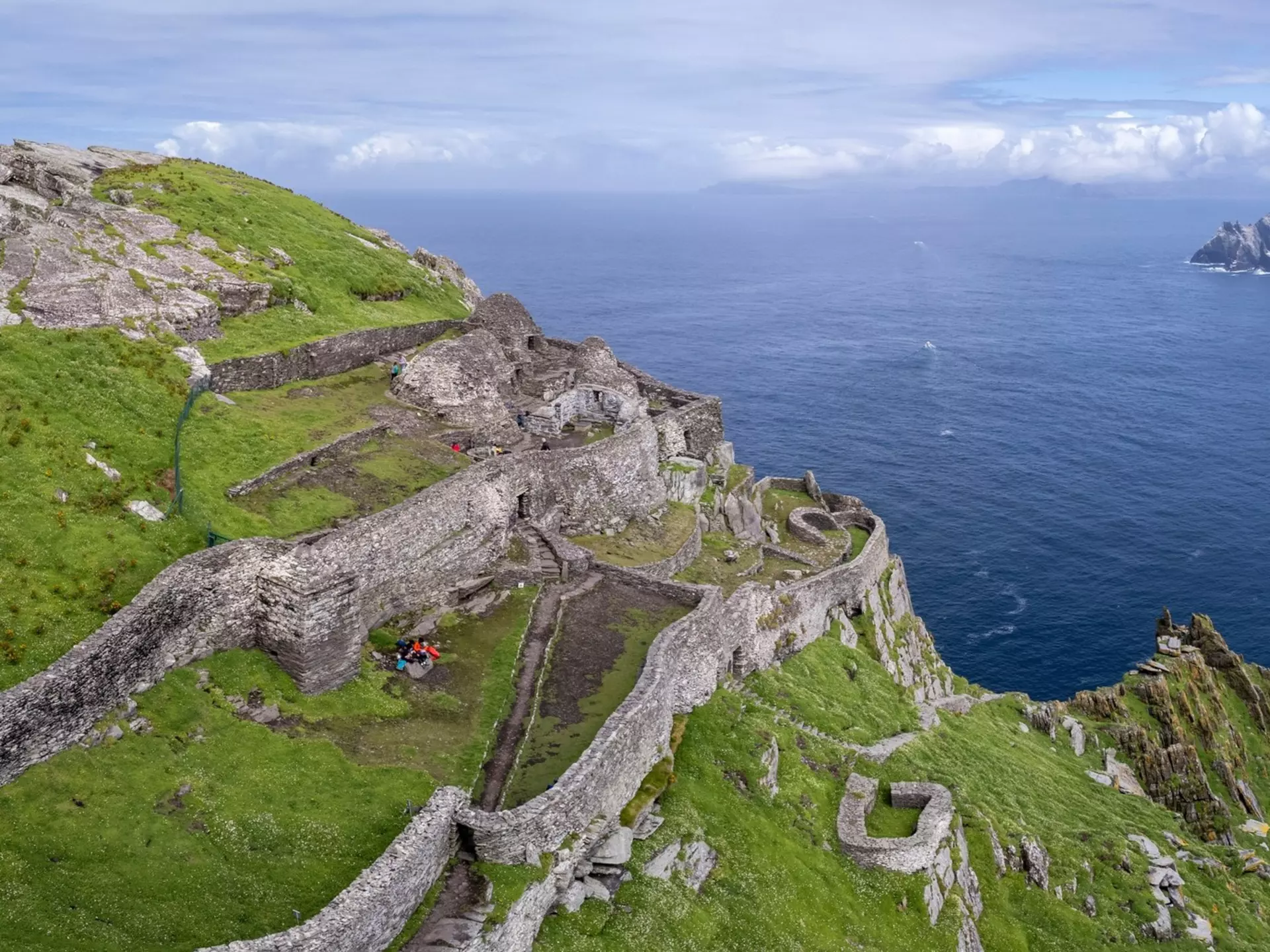 monastery at the top, Skellig Michael island, Mainistir Fhionáin (St. Fionan’s Monastery), county Kerry, Ireland, United Kingdom, License Type: media, Download Time: 2025-12-04T16:25:03.000Z, User: nic.dhoedt_lonelyplanet, Editorial: false, purchase_order: 56530 - Guidebooks, job: Global Publishing WIP , client: Lonely Planet Ireland 17, other: Nicolas D'hoedt
